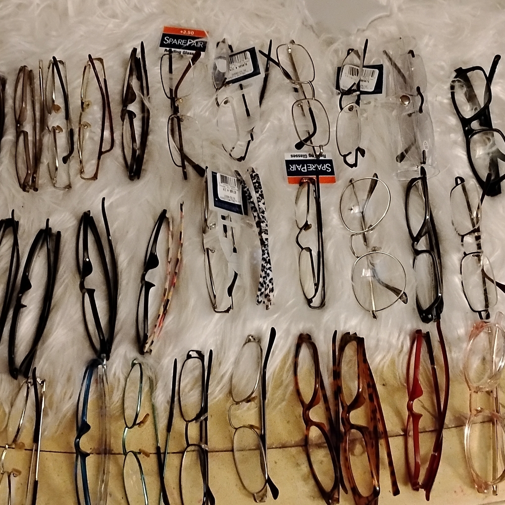 Mystery Box of Stylish Sunglasses and Glasses. Unsorted. 5lb Box. 75-100 Per Box - Picture 3 of 14